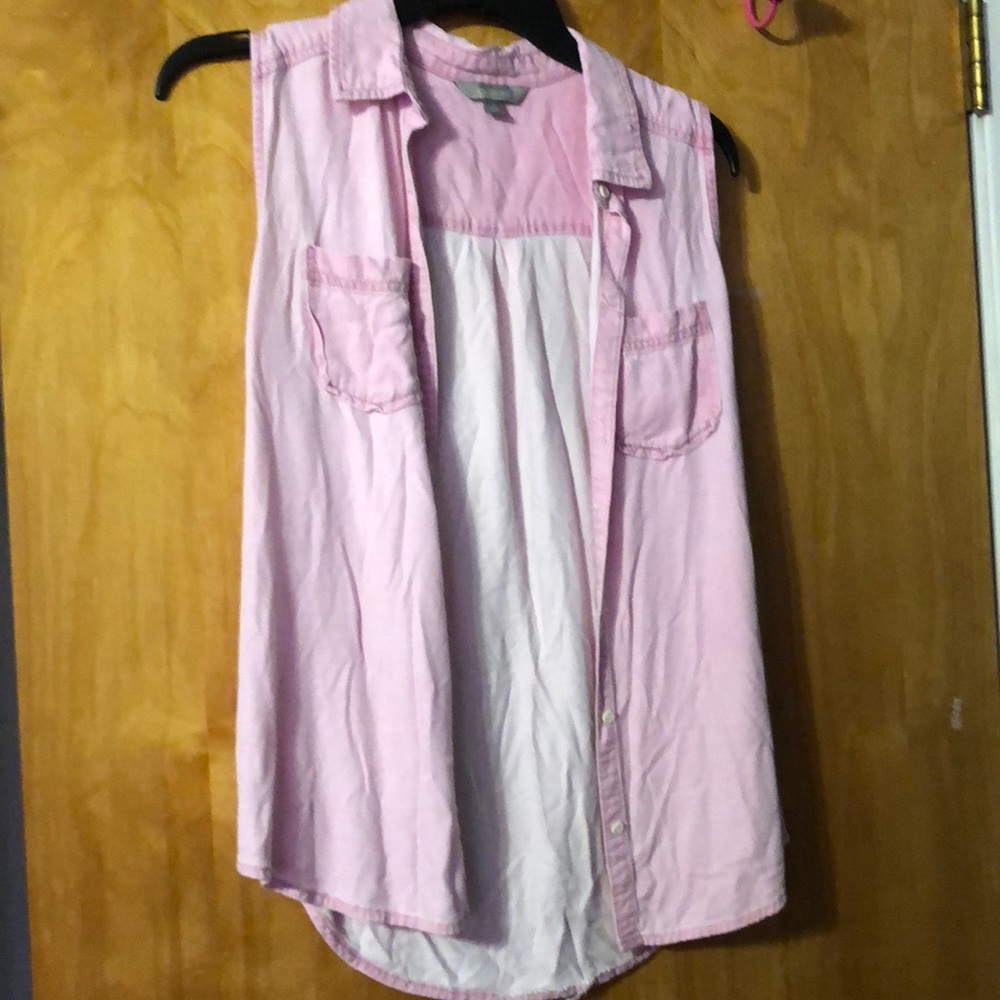 Sleeveless button up jacket